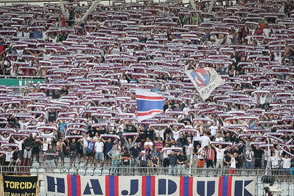 NOVI FAŠISTIČKI ISPAD U HRVATSKOJ: UEFA kaznila Hajduk zbog zastave sa ustaškim slovom U