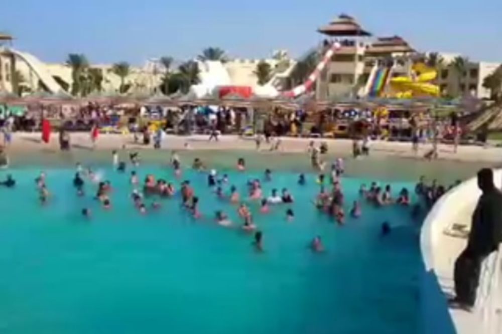 (VIDEO) STOJA DRMA EGIPTOM: Šta se desi kad Belu Ciganku pustiš turistima na bazenu?