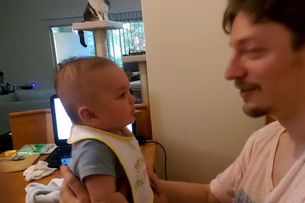 (VIDEO) RASTOPIĆE VAM SRCA: Ben ima 3 meseca, a tati je rekao volim te!