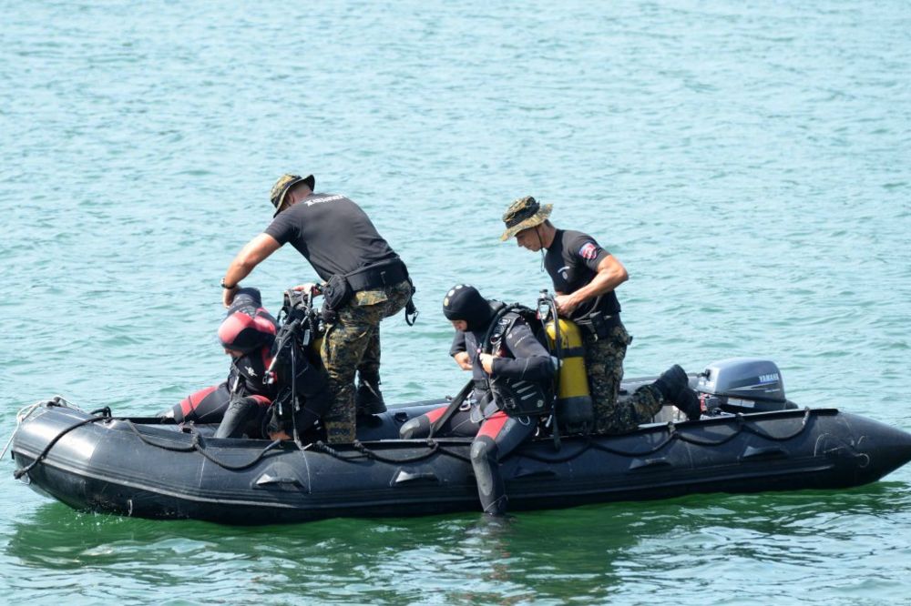 NESTAO NA ADI CIGANLIJI: Ronioci Žandarmerije traže muškarca koji je pokušao da prepliva jezero