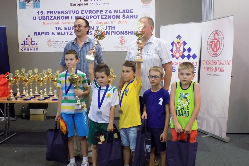 PONOS NACIJE: Jovan ima 8 godina i zlatni pehar sa šahovskog prvenstva Evrope!