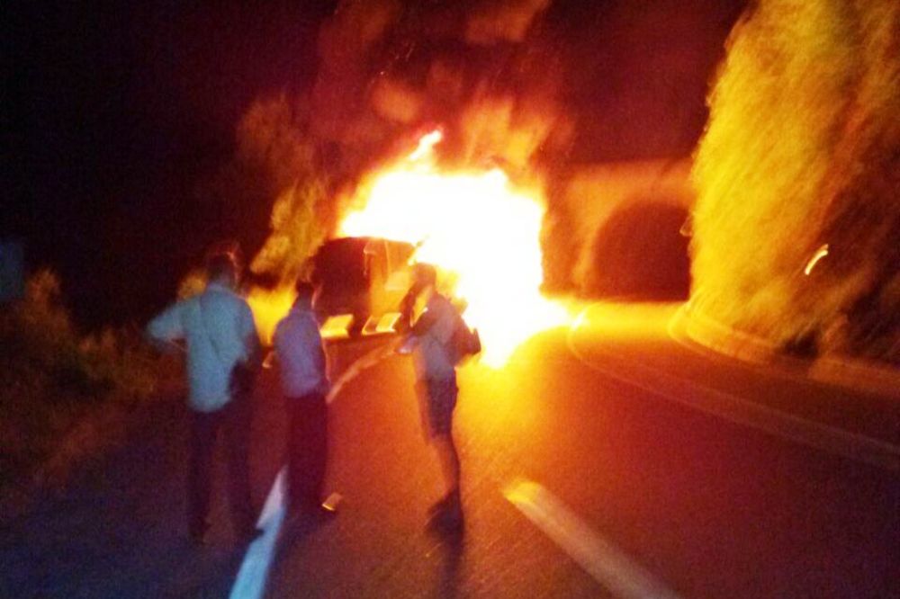 DRAMATIČAN POVRATAK S LETOVANJA: Lastin autobus s turistima iz Srbije potpuno izgoreo