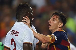 (VIDEO) LEOVI TRENUCI BESNILA: Pogledajte kako je Mesi napao i davio igrača Rome