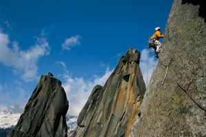 OTOPIO SE LED I OTKRIO SKELETE: U Alpima pronašli alpiniste nestale pre 45 godina