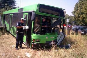KURIR TV NA LICU MESTA: Ovako izgledaju autobusi posle karambola na Slanačkom putu!