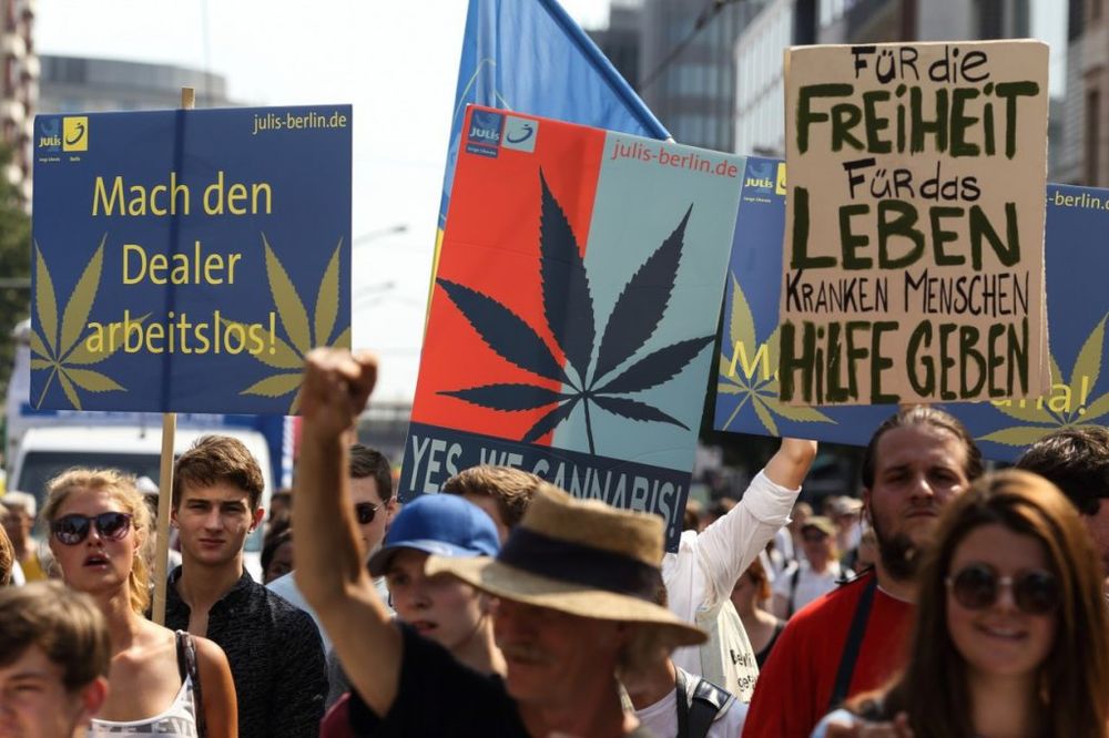 HILJADE LJUDI NA ULICAMA: U Berlinu održan marš za legalizaciju marihuane