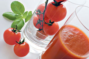 SMRŠAJTE PRIRODNIM PUTEM: Pre obroka popijte sok od paradajza!