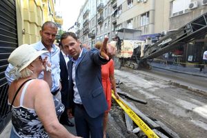 (FOTO) MALI OBIŠAO RADOVE: Rekonstrukcija Vuka Karadžića - prva faza pešačke zone