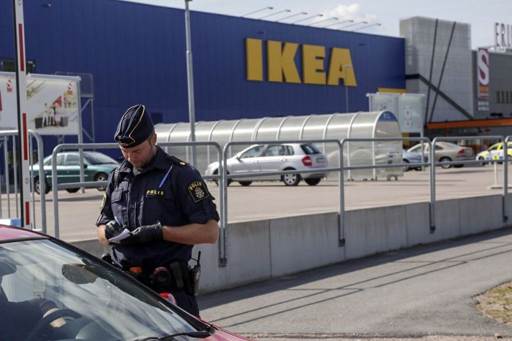UJELI RUKU KOJA IH HRANI: Azilanti iz Afrike ubili Šveđanku i njenog sina u prodavnici Ikee