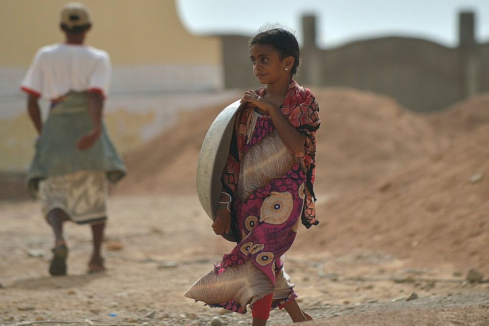 BOMBARDUJU SE PIJACE I KAMIONI SA HRANOM: U Jemenu se namerno izgladnjuju civili