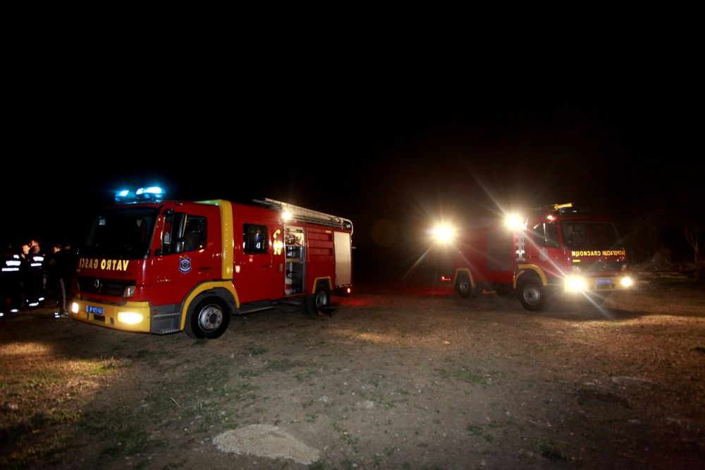 GOREO DOM ZDRAVLJA U KALUĐERICI: Vatra zahvatila ulazni deo, vatrogasci se izborili sa stihijom