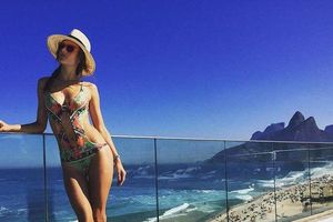KRALJICA PLAŽE: Alessandra Ambrosio pokazala seksi, vitko telu u defileju bikinija