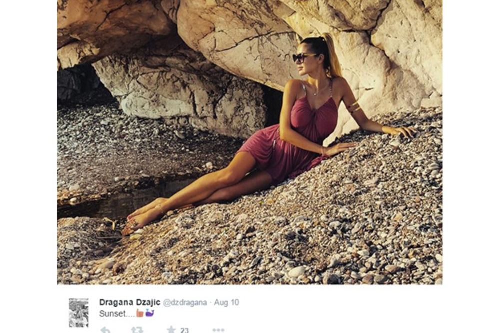 (FOTO) Seksepilnija nego ikad: Ovako Dragana Džajić pozira u minijaturnom bikiniju