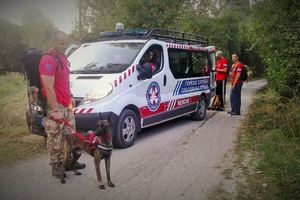 PAO SA STENE I POGINUO: Spasioci Gorske službe evakuišu telo penjača sa Borskog stola