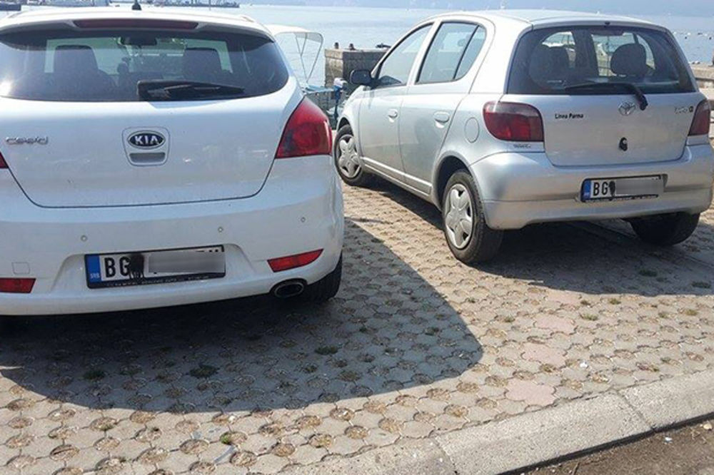 (FOTO) SMETA IM 4 S: Automobili sa srpskim registracijama uništeni u Tivtu!