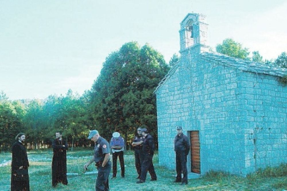 SKANDAL NA PREOBRAŽENJE: Crnogorska policija sprečila liturgiju SPC na Ivanovim koritima!