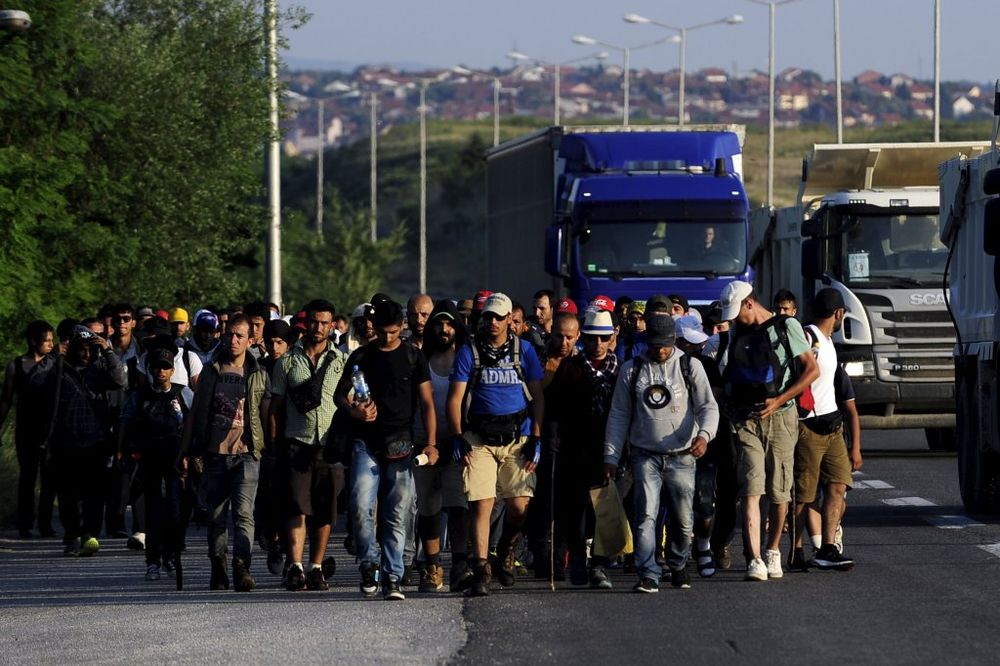 (VIDEO) DRAMA NA GRANICI MAKEDONIJE I GRČKE: Migranti blokirali prugu Solun-Skoplje i prelaze