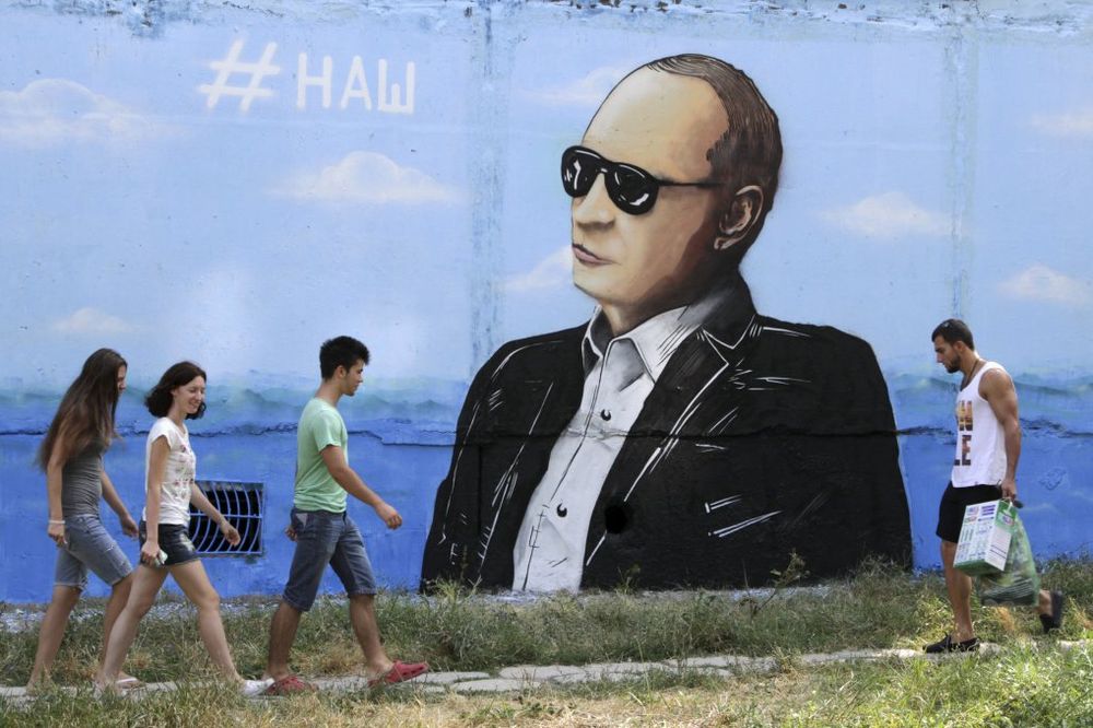VLADIMIR PUTIN - ZVEZDA GRAFITA: Na Krimu gde god se okreneš pojavi se ruski predsednik!