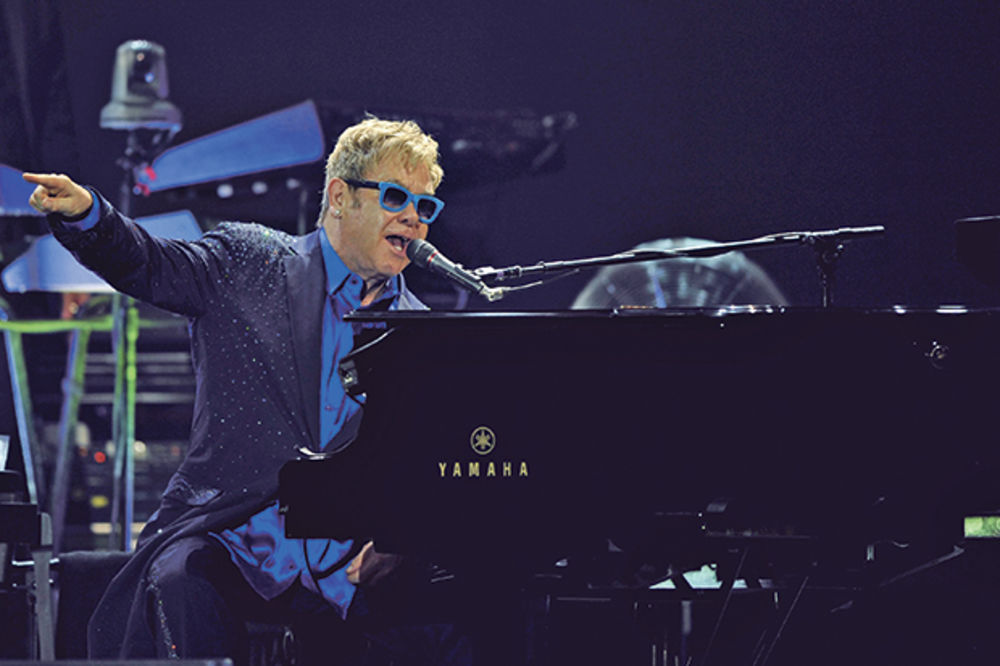 GLAMUROZNO VENČANJE: Elton Džon peva na gala svadbi Sofije Vergare