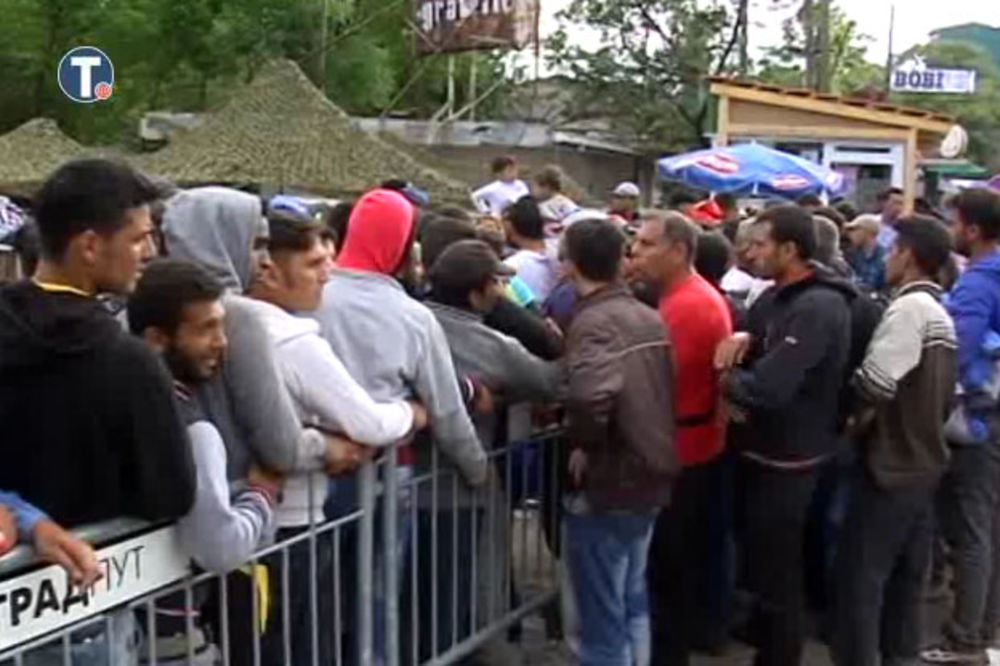 FOTO I VIDEO KOLONA OD POLA KILOMETRA: 5.000 migranata stiglo u Preševo