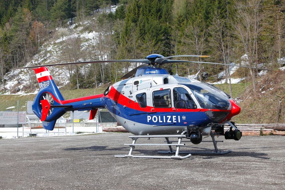 OFANZIVA AUSTRIJSKE POLICIJE: 16 helikoptera lovi krijumčare ljudima!