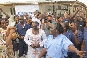 SIJERA LEONE SLAVI: Nema više zaraženih ebolom, poslednja pacijentkinja puštena kući