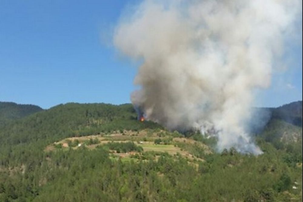 TRKA SA VETROM: Predstoji budna noć pored vatre