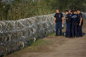 MALO IM BODLJIKAVA ŽICA: Mađarska uvodi zatvorske kazne za ilegalan prelazak granice!