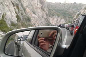 (FOTO) GUŽVA NA GRANICI HRVATSKE I BIH: Ovako je bilo u 11.45 na prelazu Doljani