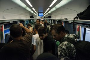 DRAMA U SUBOTICI ZAVRŠENA: Izbeglice ipak napustile voz, krenule ka granici