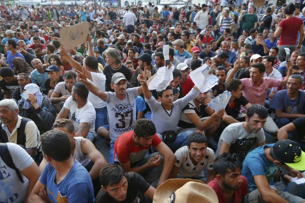 I DALJE NAPETO U BUDIMPEŠTI: Novi protesti migranata, interventna ne popušta