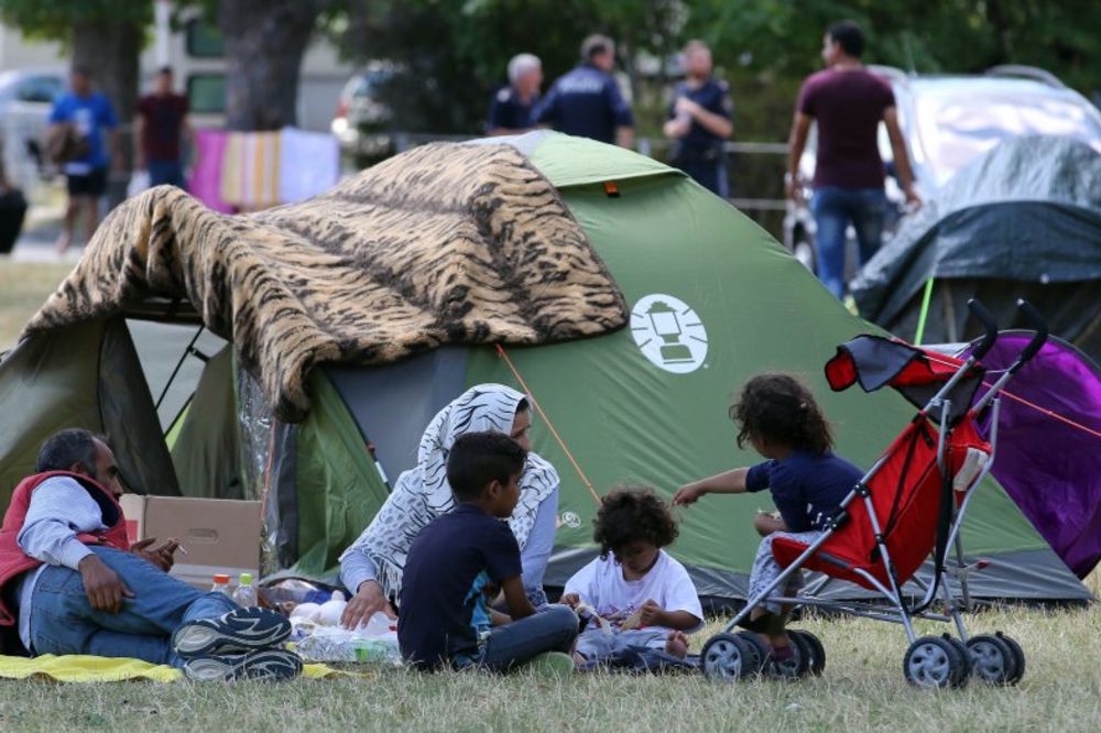 BAŠ KOMFORNO: Izbeglicama je dobro u šatorima, smatra većina Austrijanaca!