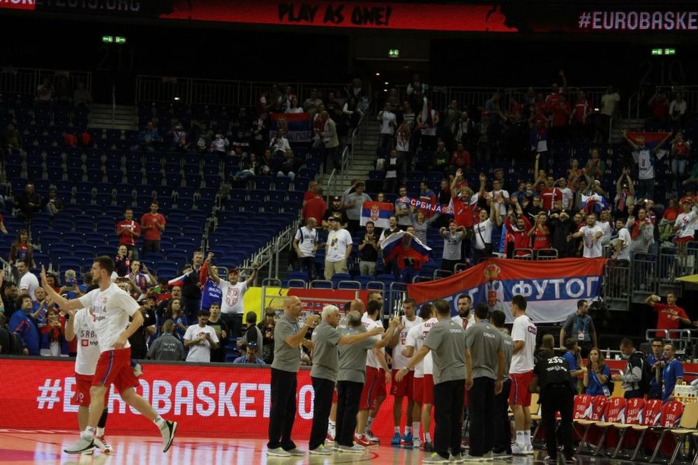 (KURIR TV) BOŽE PRAVDE U BERLINU: Evo kako su košarkaši otpevali himnu Srbije