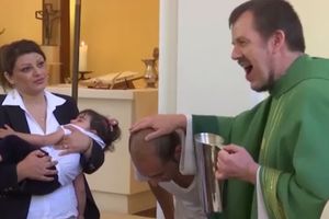 MUHAMED POSTAO MARTIN: Prigrlili krst da bi dobili papire!