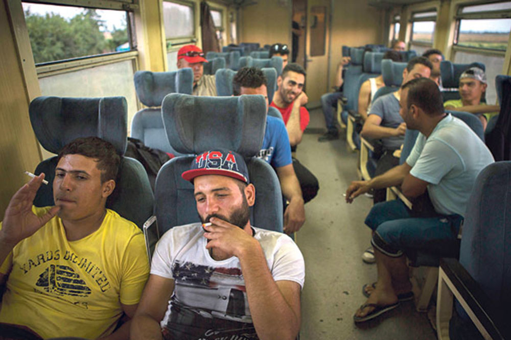 HAOS U BEOGRADU: Migranti odbili da napuste voz, prodali im triput skuplje karte!