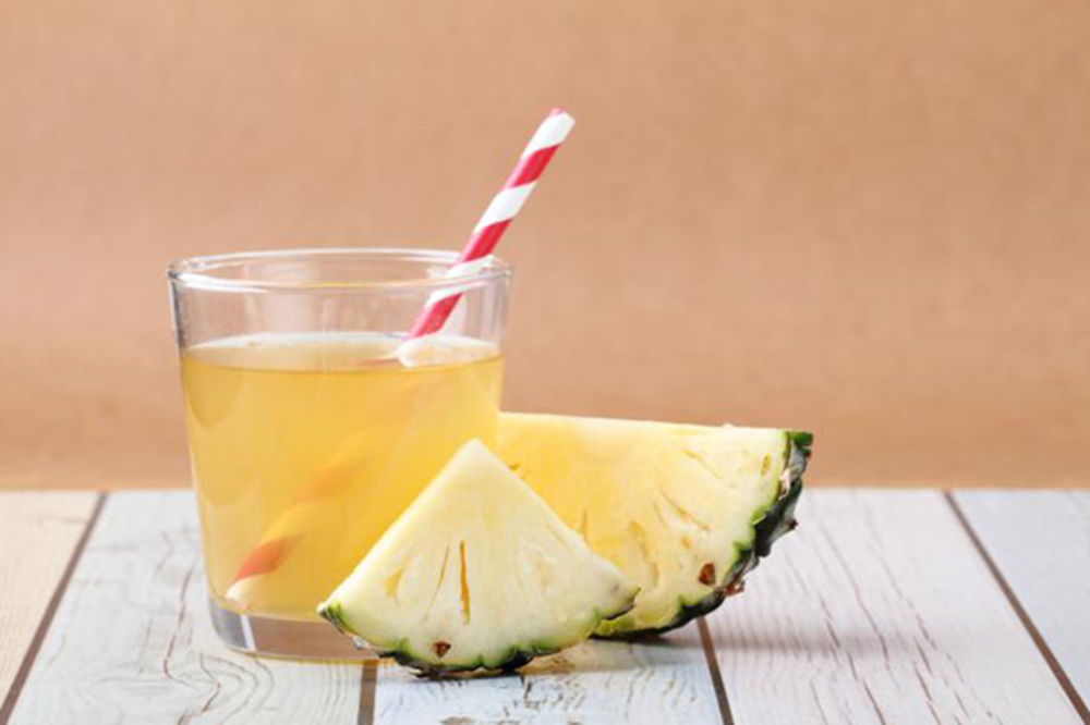 Evo zbog čega bi trebalo da pijete vodu sa ananasom