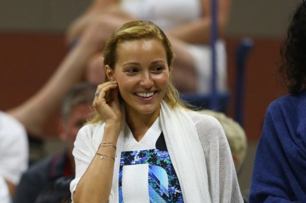 (FOTO, VIDEO) ZABLISTALA NA TRIBINAMA: Evo kako je Novakova Jelena oduševila posetioce US opena