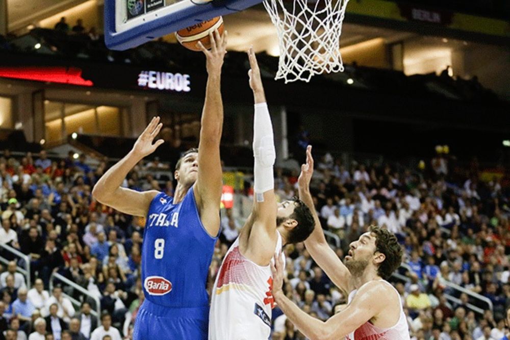 DA LI SE ŠPANCI KOCKAJU ILI KALKULIŠU: Italijani izrešetali Furiju na Evrobasketu