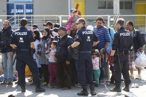 POLICIJA ŠTAJERSKE: Više od 550 izbeglica od jutros prešlo u Austriju