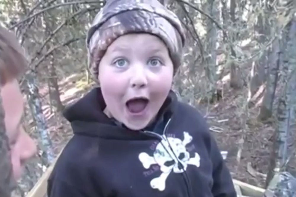 (VIDEO) JEZIVO: Dečak od 9 godina bez milosti upucao medveda!