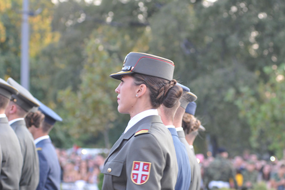 (FOTO) ZA ČAST I OTADŽBINU: Oni su naš ponos, ovo su novi oficiri Vojske Srbije!