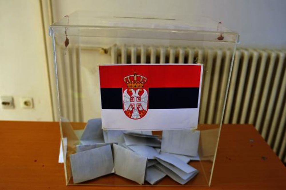 ALBANCI S KOSOVA MASOVNO GLASAJU U MEDVEĐI: Svi Srbi izađite na izbore!