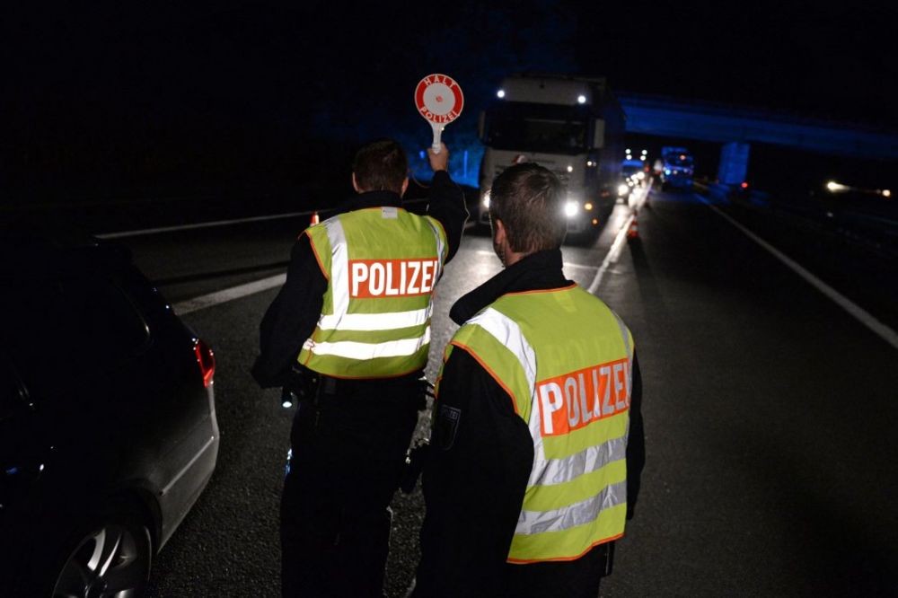 OKRŠAJ NA GRANICI: Sukob austrijske policije i vojske na prelazu Špilfeld