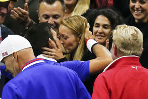 (VIDEO) HOLIVUDSKI POLJUBAC: Novak pobedio Federera, a onda uradio nešto čemu se dive sve žene sveta