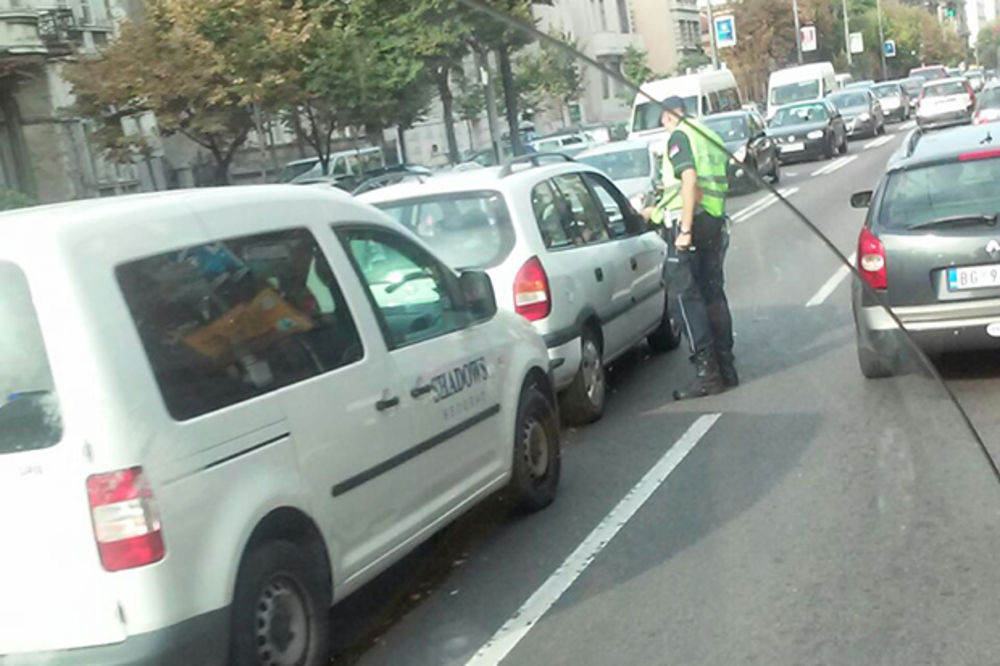 BEOGRAD: Sudar automobila u Kneza Miloša izazvao manji zastoj u saobraćaju!