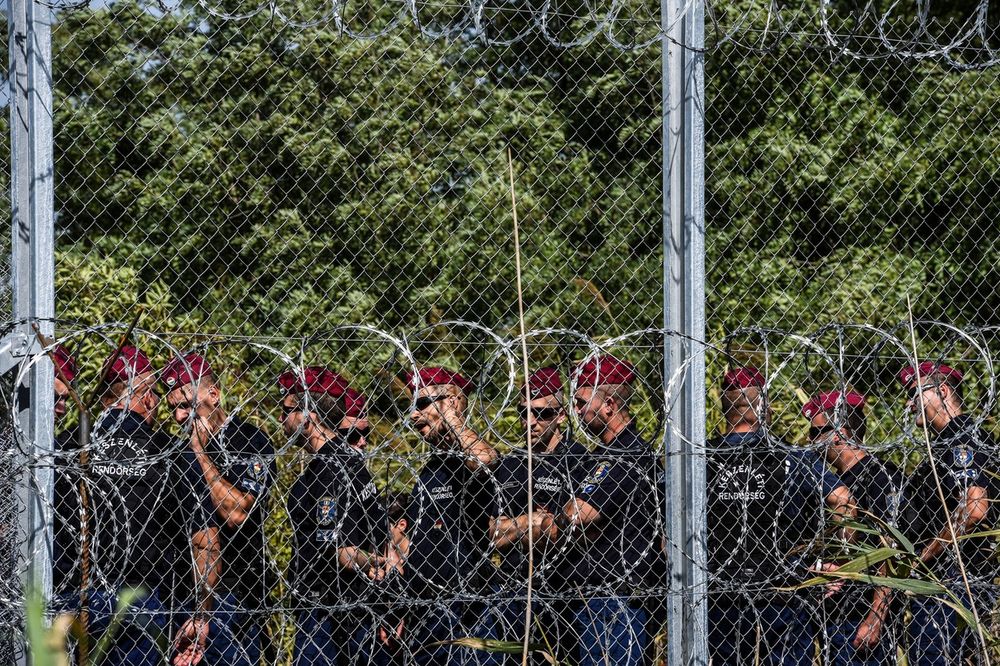 ŠALJU JOŠ VOJNIKA NA GRANICU SA SRBIJOM: Mađari zbog migranata grade 4 nove vojne baze