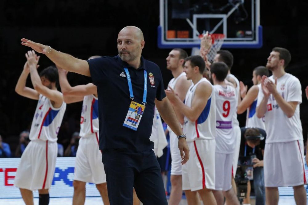 OVAKO SE SLAVI U AUTOBUSU: Pogledajte kako se košarkaši opuštaju posle pobede nad Češkom