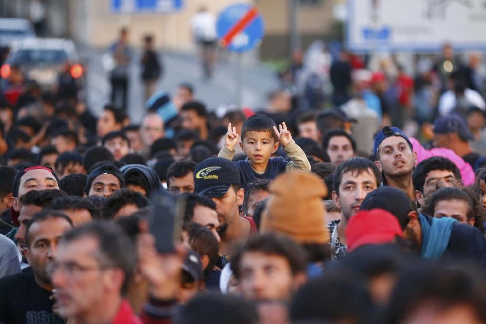 NEMCI PONOVO STRAHUJU: Oko 276.000 članova izbegličkih porodica stiže u Nemačku!