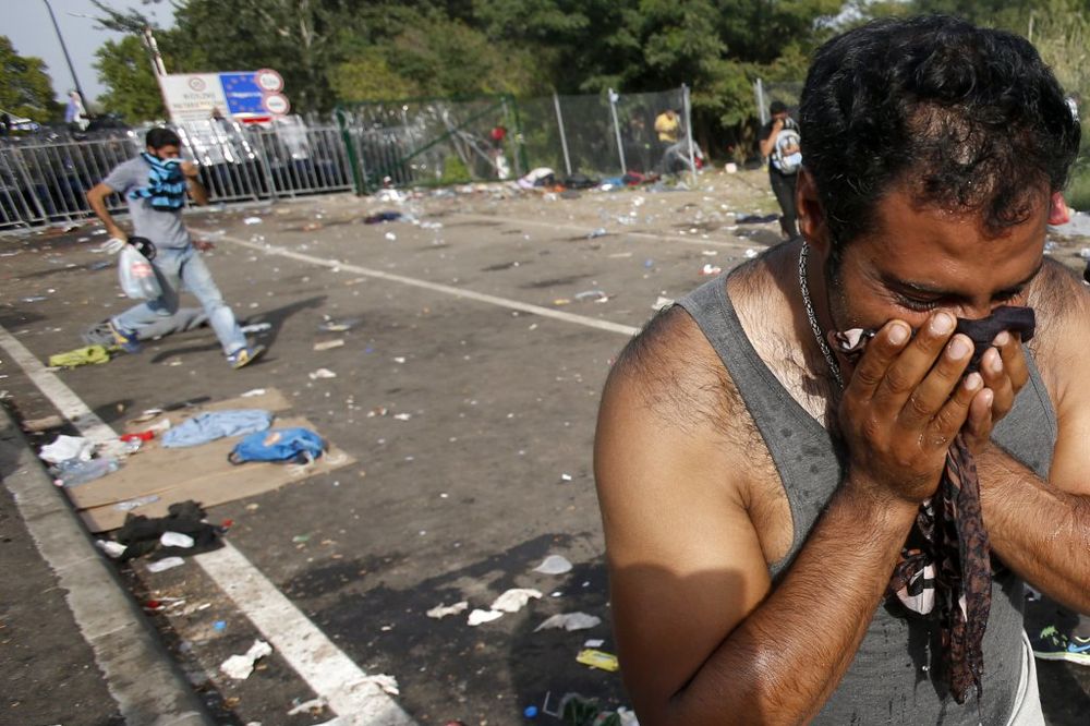 (FOTO) MECI I SUZE Sramno ponašanje Mađarske: Pucali na goloruke izbeglice