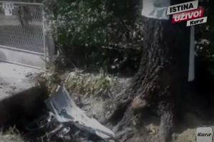 (KURIR TV) TEŠKA NESREĆA U LAZAREVCU: Otac se jaguarom zakucao u drvo, ćerka (6) poginula